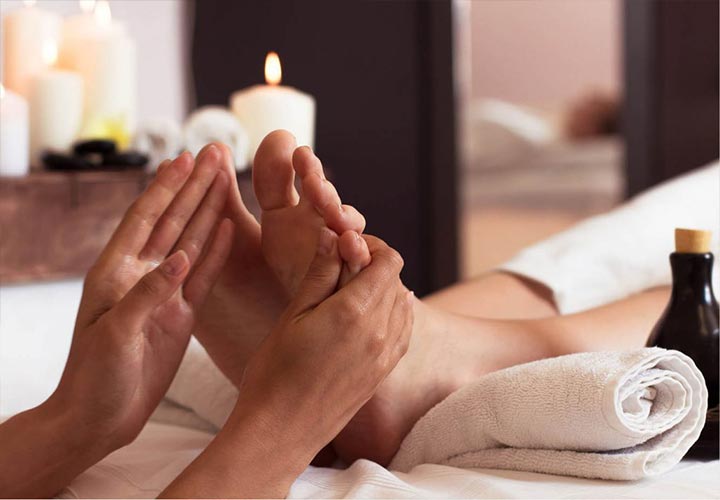 jeewa-sandhi-ayurvedic-massage-center---foot-message